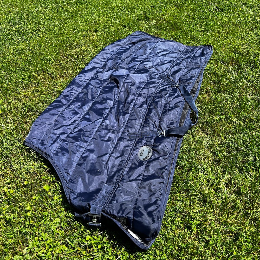 Stable quilt 75”